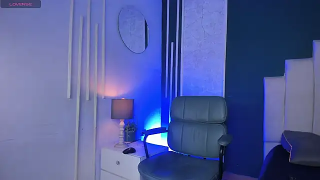 Snapshot of Alix_Cross chatting on 05/03/26, 12:22 Alix Cross online show from 05/03/26, 12:22