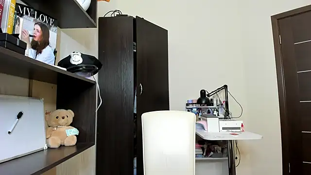 Snapshot of OhMyAlice chatting on 06/19/26, 07:39 OhMyAlice online show from 06/19/26, 07:39