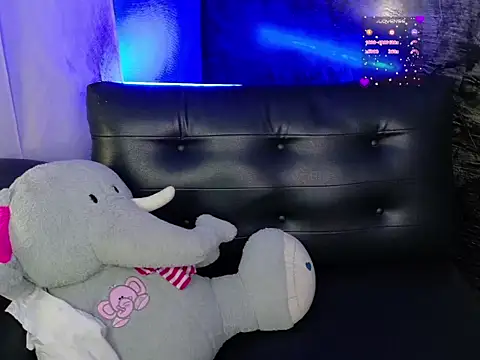 Snapshot of Shadai_Ross chatting on 06/19/26, 09:24 Shadai Ross online show from 06/19/26, 09:24