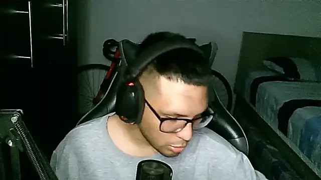 Snapshot of NatoVR chatting on 04/04/26, 06:55 NatoVR online show from 04/04/26, 06:55