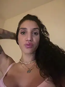 Snapshot of Yailin-Arg chatting on 03/21/26, 04:06 Yailin-Arg online show from 03/21/26, 04:06