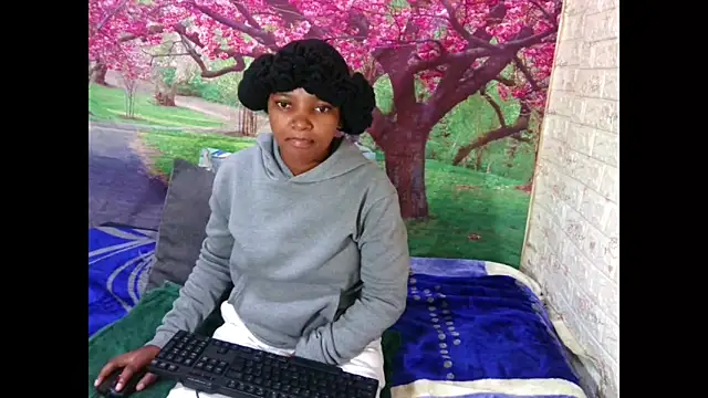 Snapshot of ebonysativa chatting on 05/14/26, 05:14 ebonysativa online show from 05/14/26, 05:14