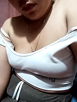 Snapshot of Hena__ chatting on 04/07/26, 02:06 Hena online show from 04/07/26, 02:06