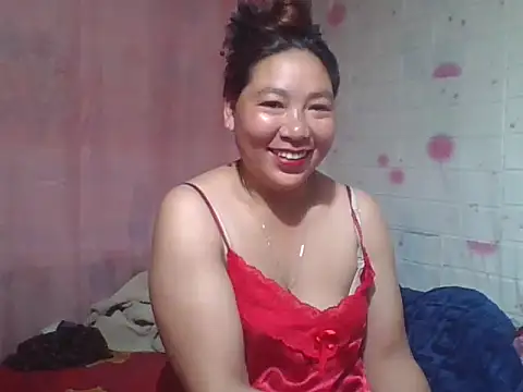 Snapshot of Hena__ chatting on 04/28/26, 04:39 Hena online show from 04/28/26, 04:39