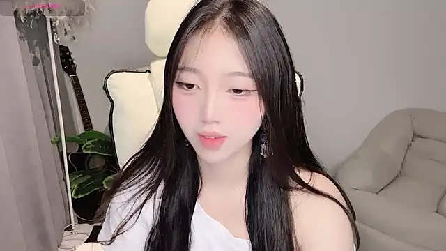 Yukiy8877 online show from 05/10/26, 11:37