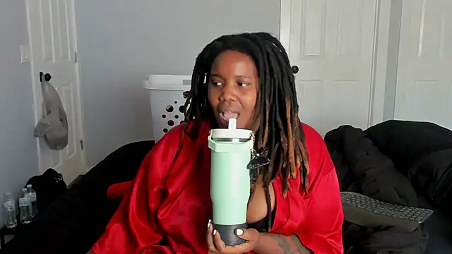 locsofchocolate online show from 04/15/26, 09:48