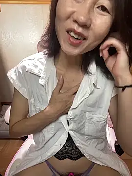 lilysister66 online show from 04/21/26, 06:20