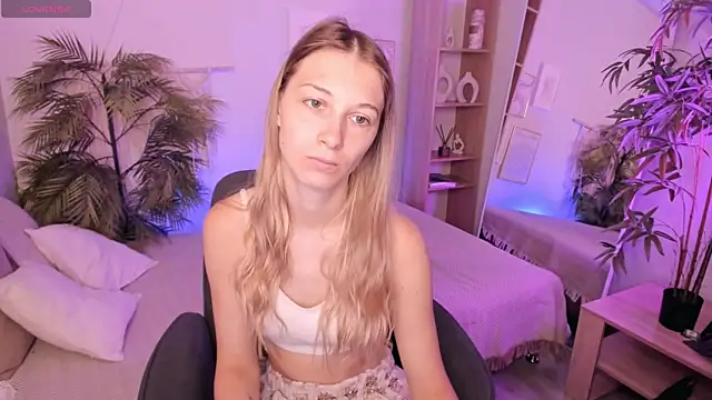 LauraPurr online show from 06/13/26, 08:12