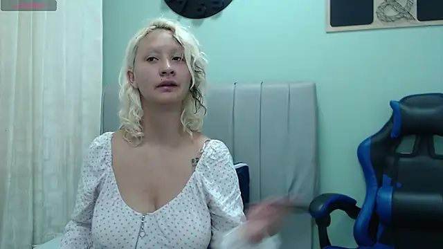 Snapshot of dafne_kim chatting on 05/08/26, 12:54 dafne kim online show from 05/08/26, 12:54