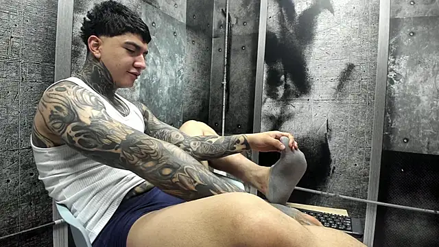 Snapshot of Gury_tattoo chatting on 06/17/26, 07:37 Gury tattoo online show from 06/17/26, 07:37