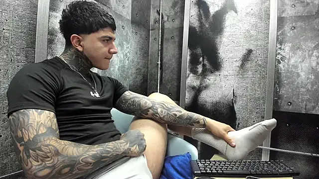 Snapshot of Gury_tattoo chatting on 06/19/26, 08:56 Gury tattoo online show from 06/19/26, 08:56