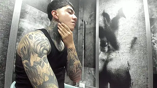 Snapshot of Gury_tattoo chatting on 06/22/26, 08:17 Gury tattoo online show from 06/22/26, 08:17