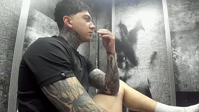 Snapshot of Gury_tattoo chatting on 06/26/26, 10:03 Gury tattoo online show from 06/26/26, 10:03