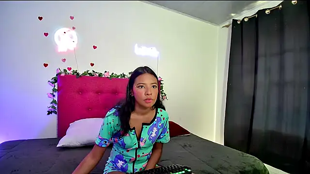 Snapshot of Ellie_Cute7 chatting on 05/22/26, 07:19 Ellie Cute7 online show from 05/22/26, 07:19