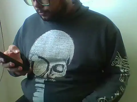 Snapshot of Derick_013 chatting on 05/17/26, 03:19 Derick 013 online show from 05/17/26, 03:19