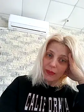 MiaLove183 online show from 03/26/26, 02:44