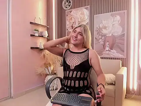 Snapshot of your_sissytrans chatting on 05/05/26, 11:24 your sissytrans online show from 05/05/26, 11:24