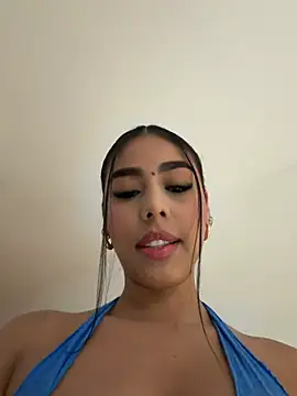 Snapshot of Rossie_Blooms chatting on 06/20/26, 08:33 Rossie Blooms online show from 06/20/26, 08:33