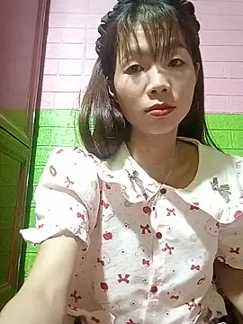 AmyLinee01 online show from 05/12/26, 05:15