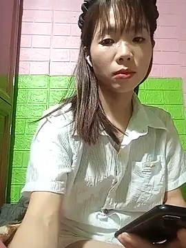 AmyLinee01 online show from 05/12/26, 05:21