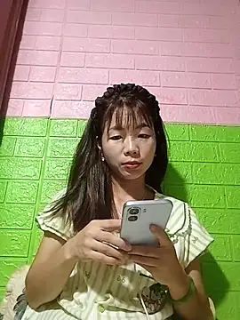 AmyLinee01 online show from 06/04/26, 05:13