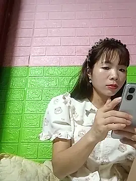 AmyLinee01 online show from 06/05/26, 06:52