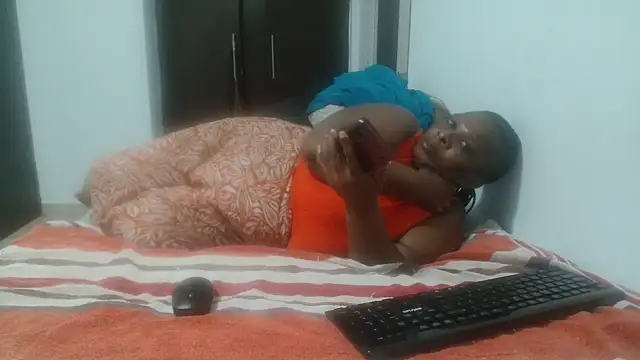 Lucia-boobs online show from 04/07/26, 05:02