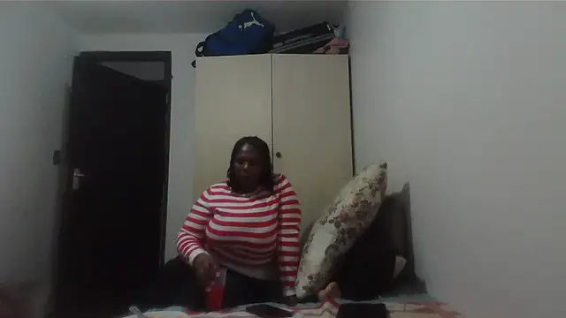 Snapshot of Lucia-boobs chatting on 05/11/26, 04:59 Lucia-boobs online show from 05/11/26, 04:59
