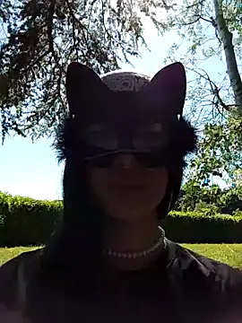 Snapshot of SilentScreamsVan- chatting on 04/30/26, 12:22 SilentScreamsVan- online show from 04/30/26, 12:22