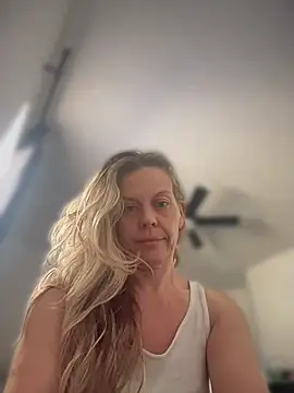 GwenWilde31 online show from 06/26/26, 05:39