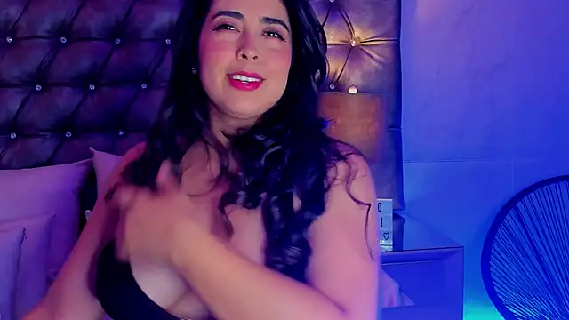 Sofia-Venegas online show from 05/06/26, 06:13