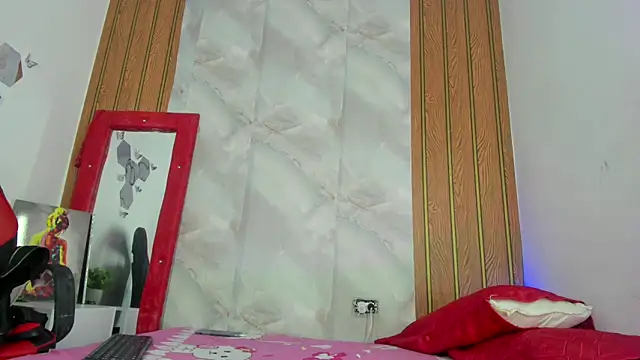 Snapshot of pahula_M chatting on 05/11/26, 02:45 pahula M online show from 05/11/26, 02:45