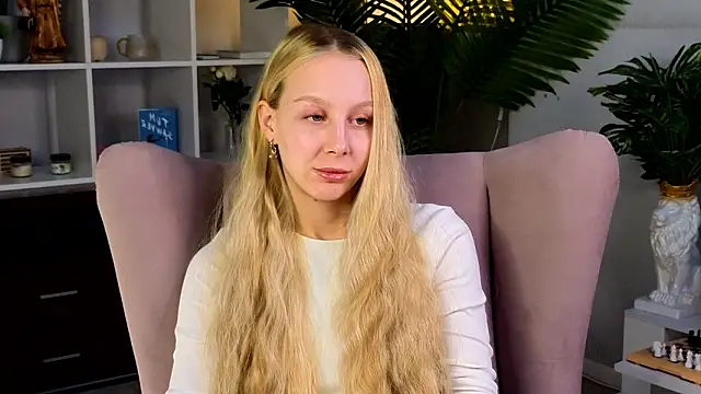 Snapshot of LishaPelle chatting on 03/22/26, 08:40 LishaPelle online show from 03/22/26, 08:40