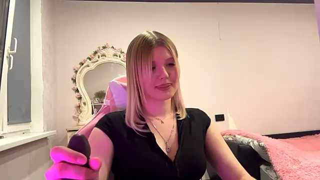 SweettAnny online show from 05/17/26, 07:10