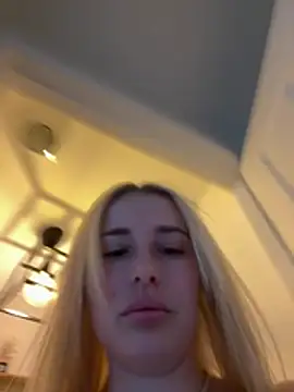 EloiseeUKK online show from 03/24/26, 07:24