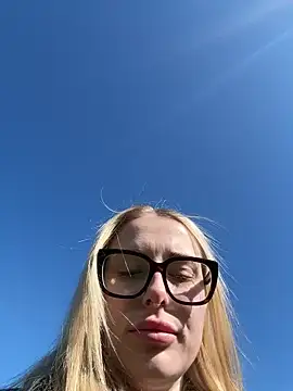 EloiseeUKK online show from 04/20/26, 08:50