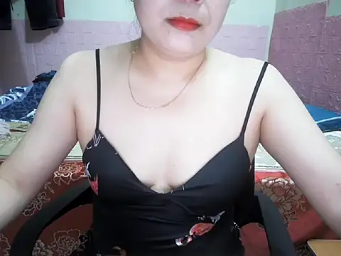 Snapshot of lusa_baby chatting on 05/14/26, 12:56 lusa baby online show from 05/14/26, 12:56