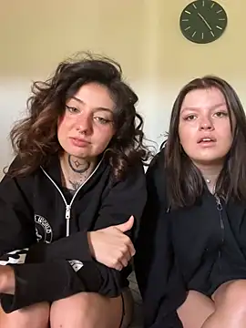 Snapshot of milou_xtx chatting on 04/08/26, 10:15 milou xtx online show from 04/08/26, 10:15