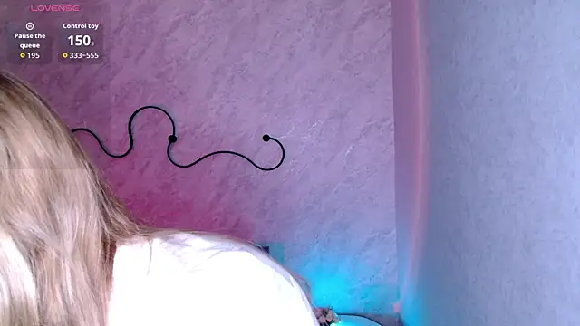 Snapshot of LulyDOLL chatting on 04/10/26, 06:51 LulyDOLL online show from 04/10/26, 06:51