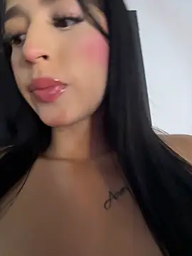Snapshot of Hannaa_blondee chatting on 05/06/26, 11:43 Hannaa blondee online show from 05/06/26, 11:43