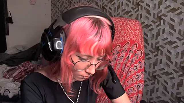 Snapshot of Moon_ chatting on 08/07/26, 10:12 Moon online show from 08/07/26, 10:12