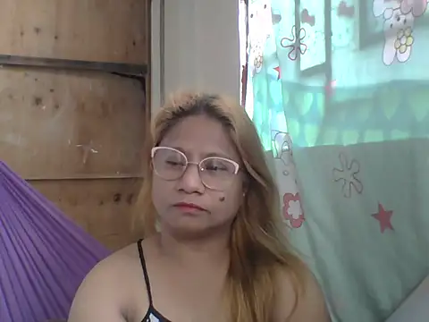 PinayChristine online show from 05/02/26, 02:27