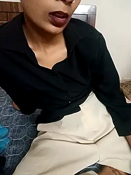 Riya Pandey0 online show from 04/12/26, 01:38