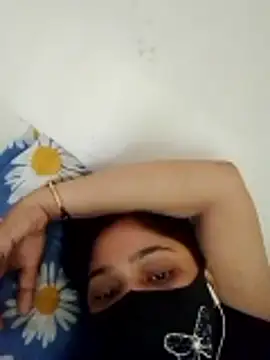 Snapshot of Curvy_Divaa chatting on 04/04/26, 10:24 Curvy Divaa online show from 04/04/26, 10:24