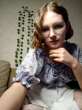 Snapshot of Heyy_Mia chatting on 03/27/26, 04:29 Heyy Mia online show from 03/27/26, 04:29