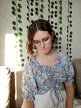 Snapshot of Heyy_Mia chatting on 03/28/26, 01:43 Heyy Mia online show from 03/28/26, 01:43