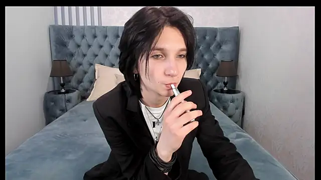 Snapshot of AdonBev chatting on 05/20/26, 07:25 AdonBev online show from 05/20/26, 07:25