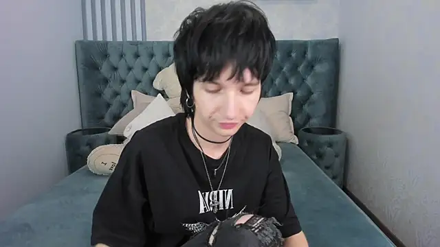 Snapshot of AdonBev chatting on 07/16/26, 06:19 AdonBev online show from 07/16/26, 06:19