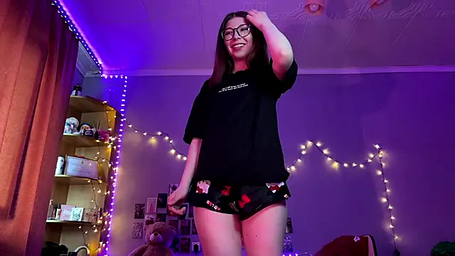 MoonRavelle online show from 04/29/26, 05:22