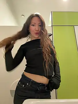 Snapshot of SaintSquirt chatting on 04/23/26, 10:47 SaintSquirt online show from 04/23/26, 10:47